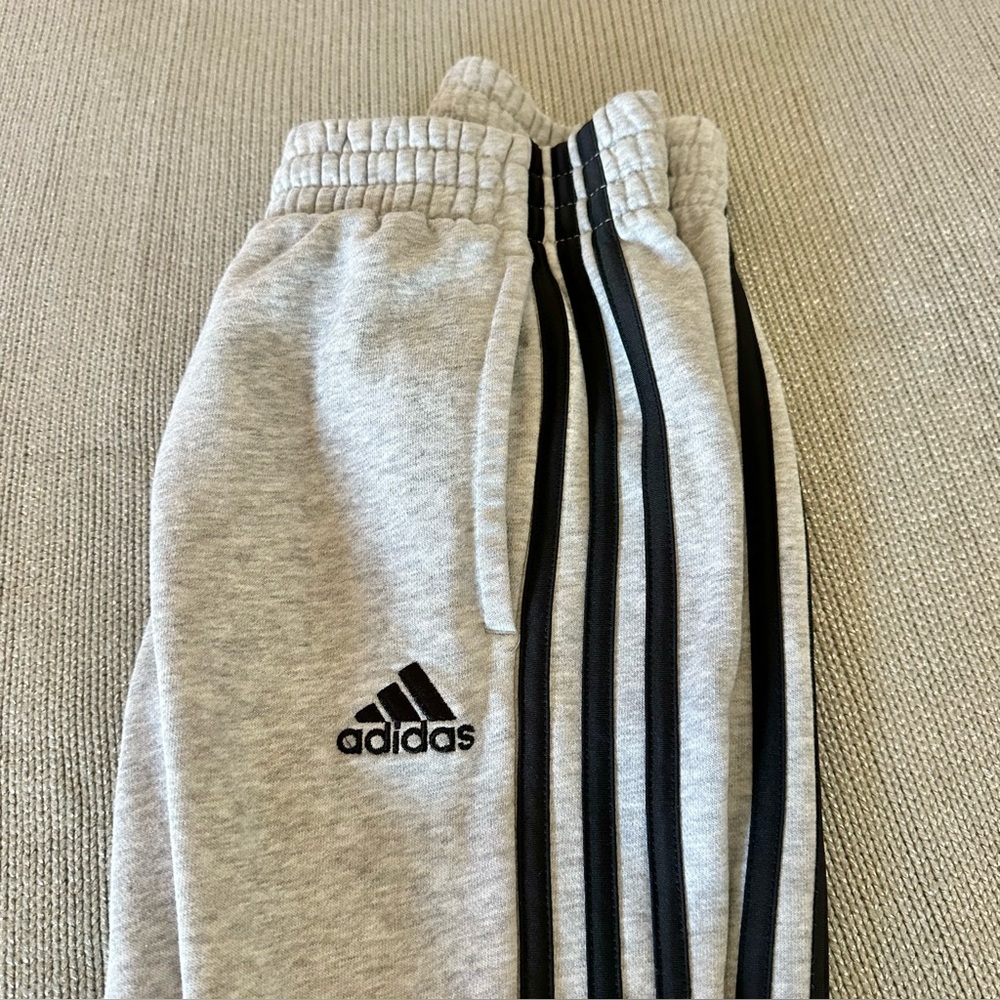 Adidas Boys M Gray Sweat Pants